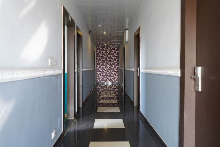 Room 25 of 37