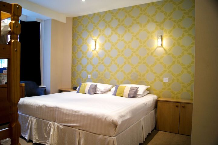 Room 10 of 128