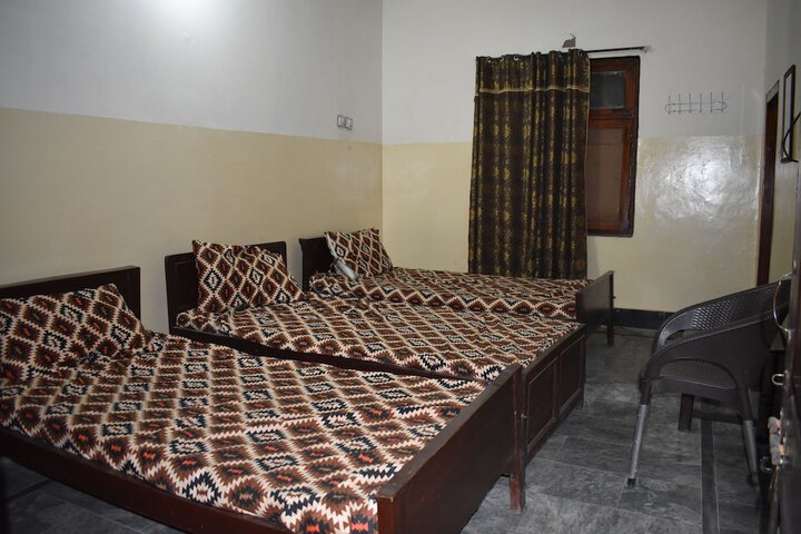 Room 5 of 8