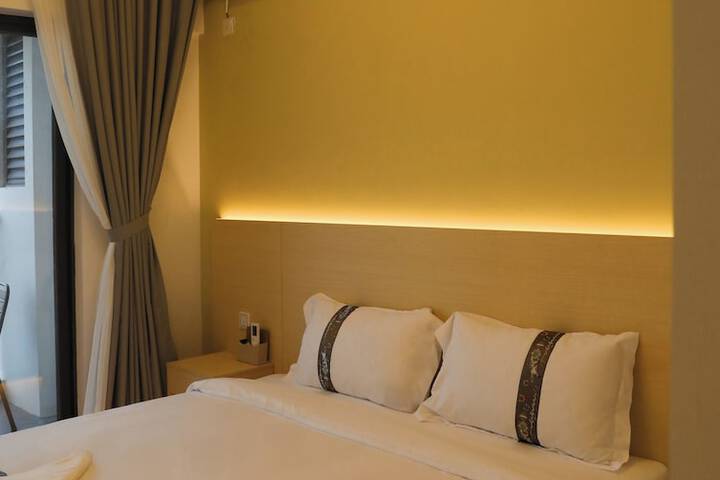 Room 3 of 65