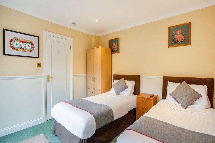Room 9 of 38