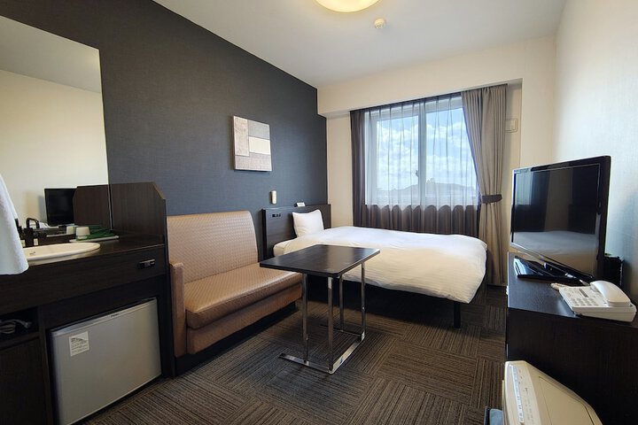 Room 4 of 37