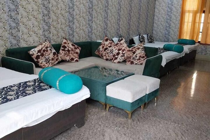 Room 15 of 48