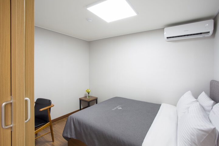 Room 12 of 30