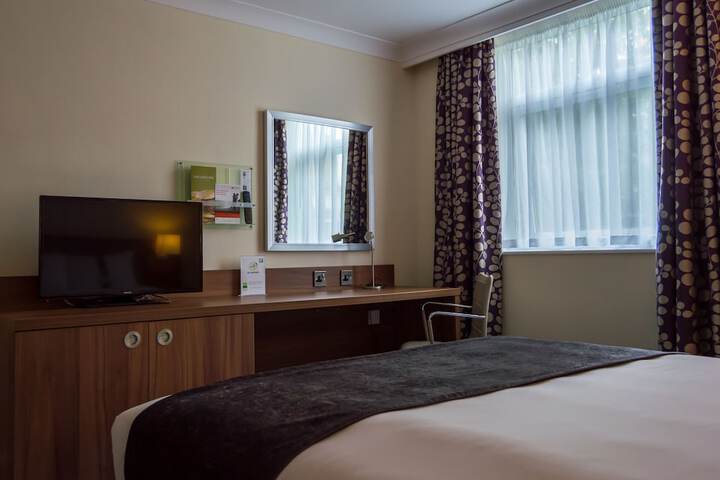 Room 27 of 98