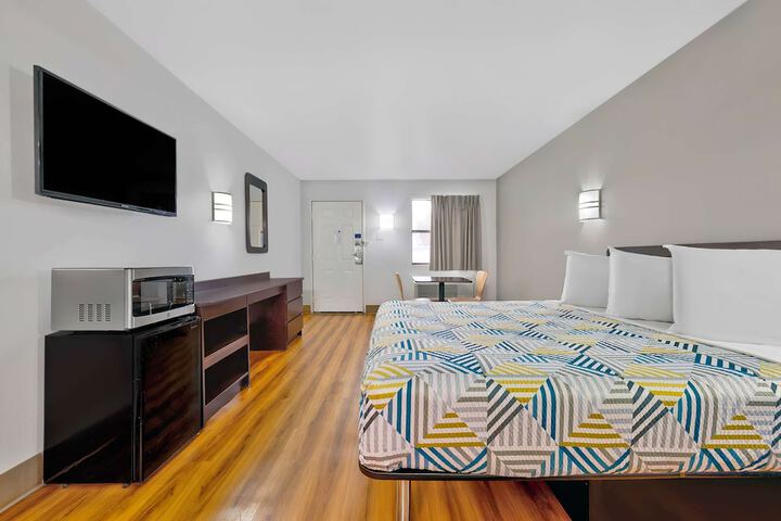 1 King Bed (9 of 13)