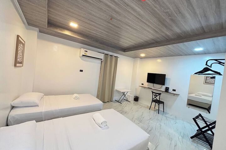 Room 6 of 96