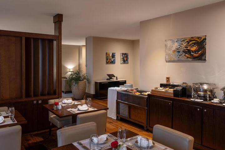 Lounge 146 of 201
