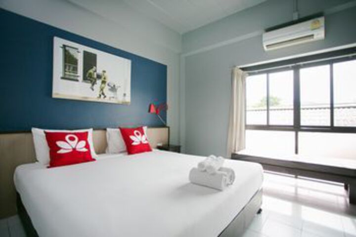 Room 8 of 22