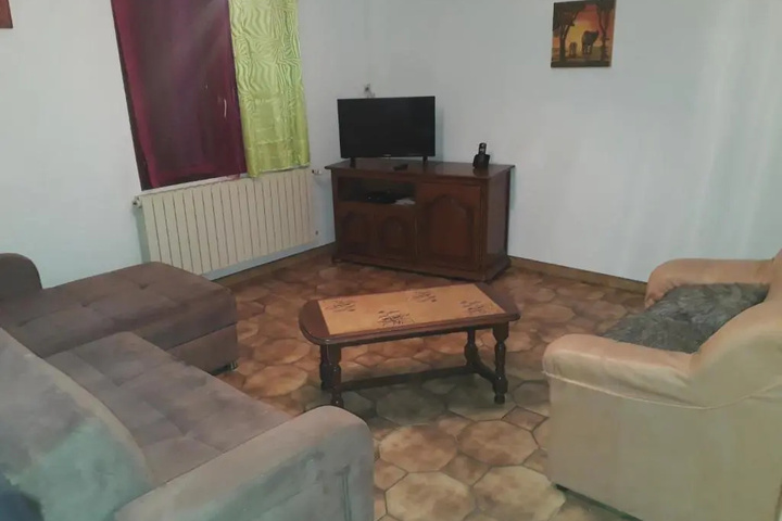 Room 10 of 12