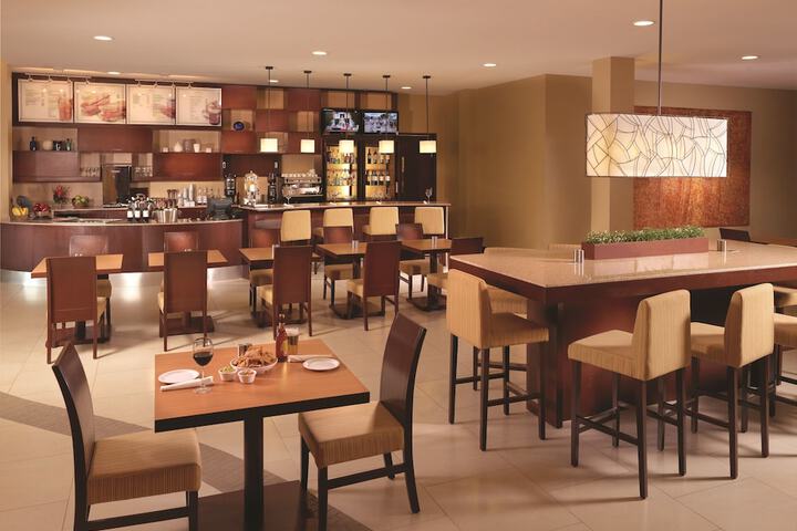 Dining 33 of 51