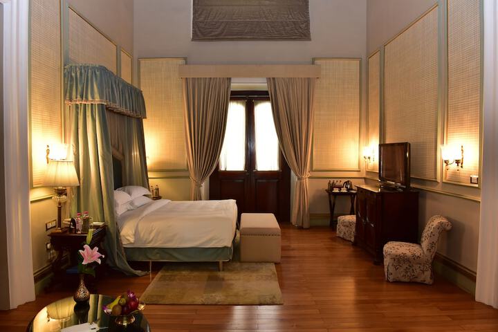 Room 7 of 53