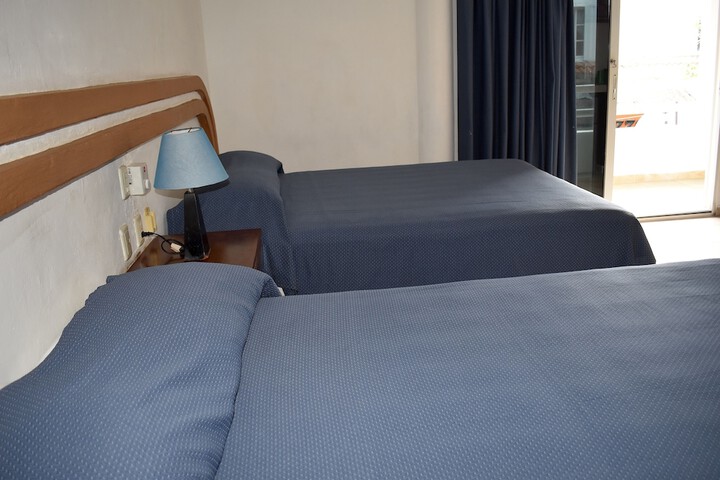 Room 9 of 75