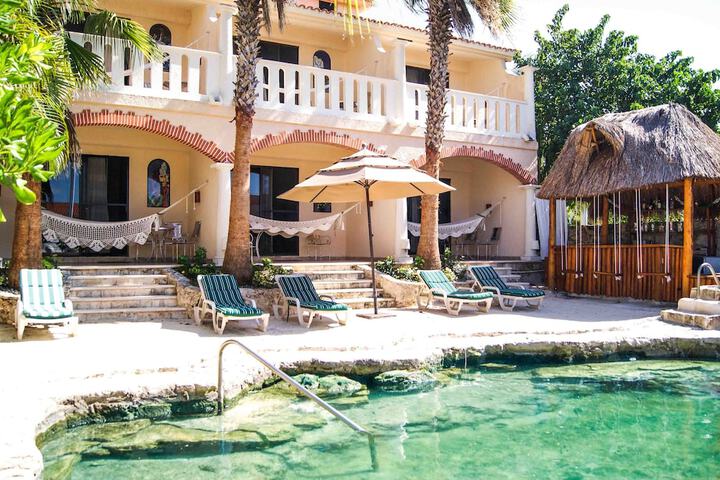 Hotel Pool