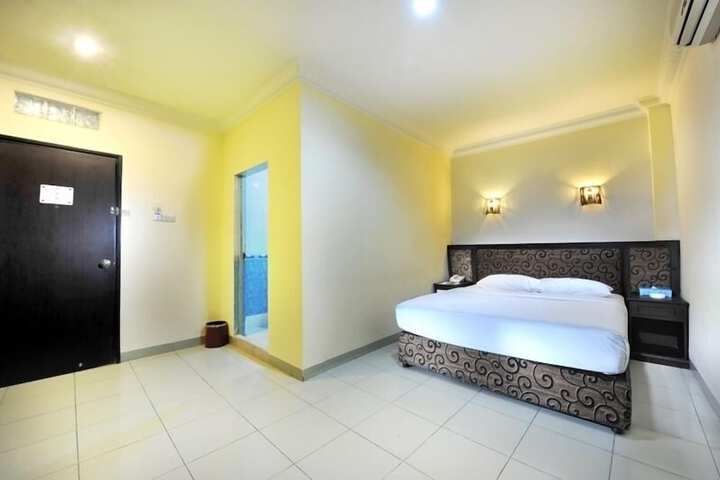 Room 4 of 10