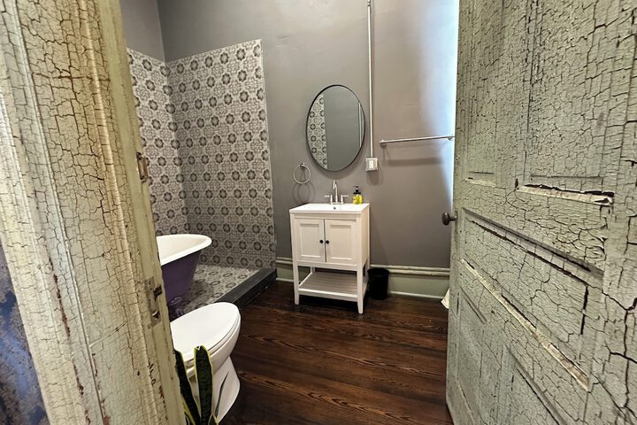 Room 46 of 76