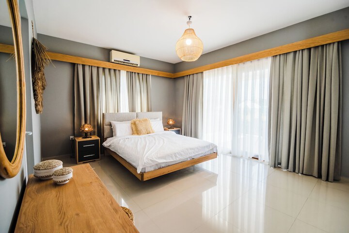 Room 18 of 196