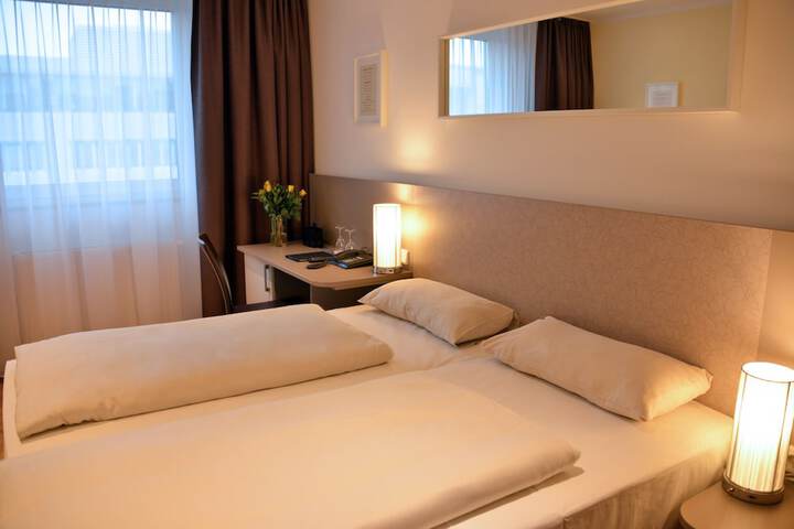 Room 46 of 136