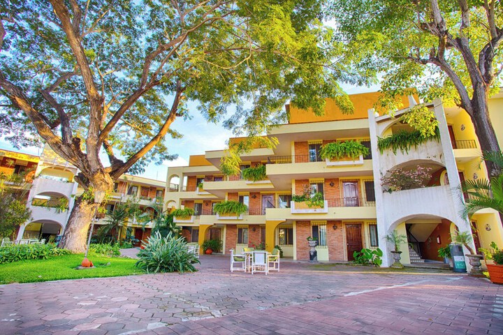 Hotel Exterior 53 of 60