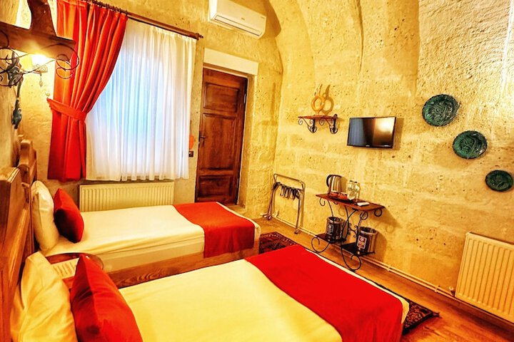 Room 27 of 108