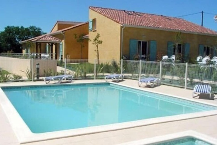 Hotel Pool