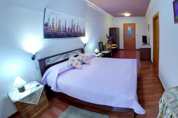 Room 4 of 81