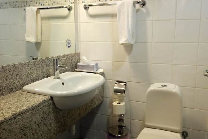 Room 30 of 65