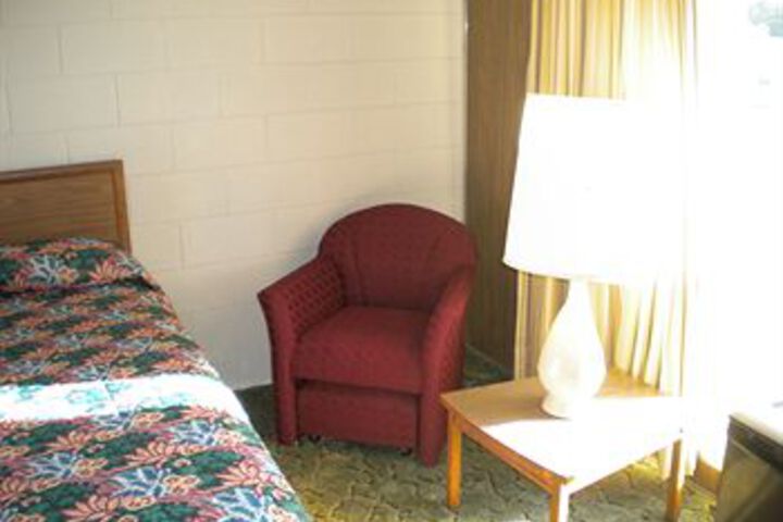 Room 6 of 10