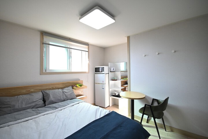 Room 28 of 49