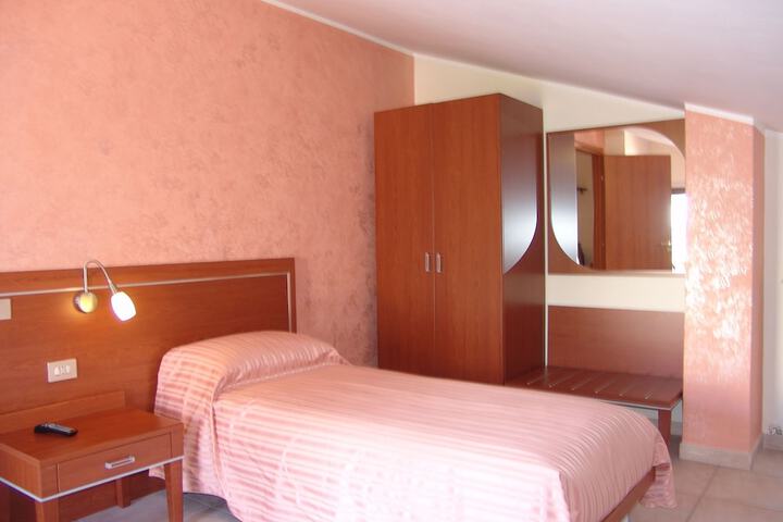 Room 7 of 37