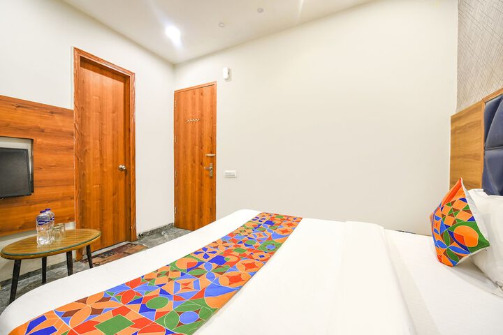 Room 11 of 22