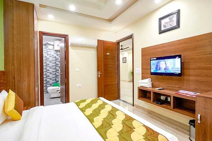 Room 27 of 34