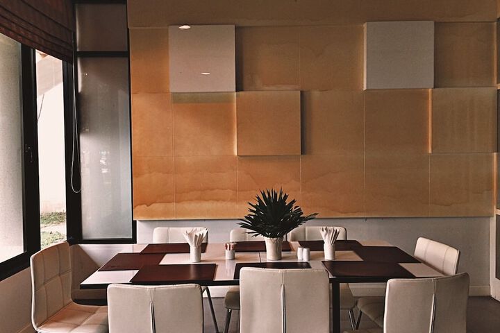 Dining 32 of 37