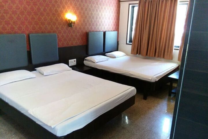 Room 9 of 25