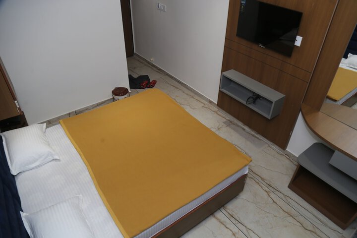 Room 11 of 26