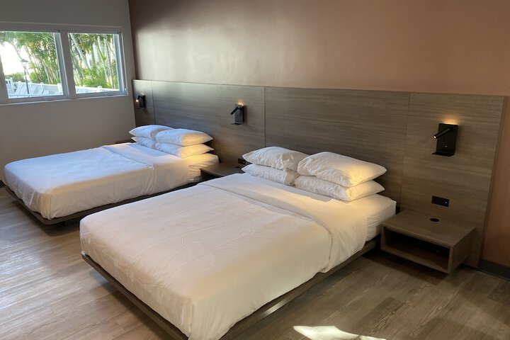 Queen Bed Traditional Building (14 of 32)