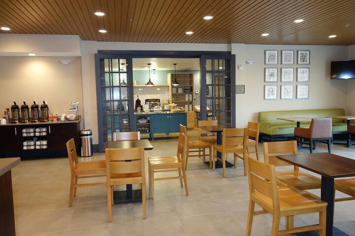 Breakfast area