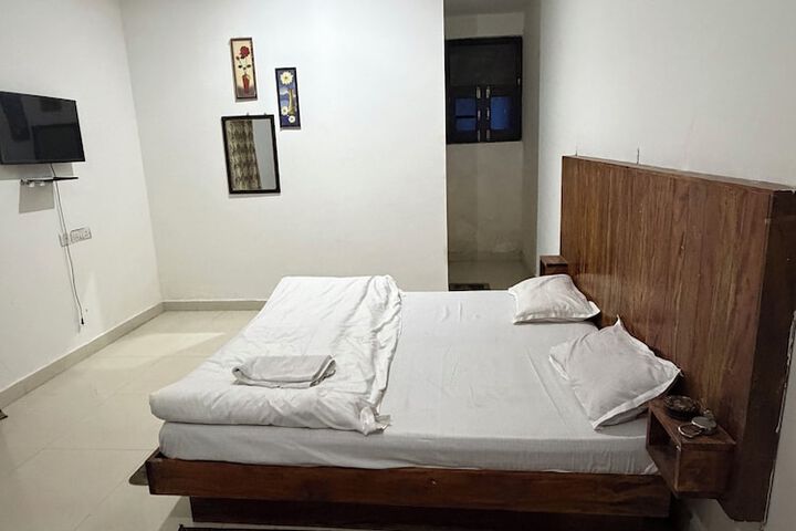 Room 5 of 23