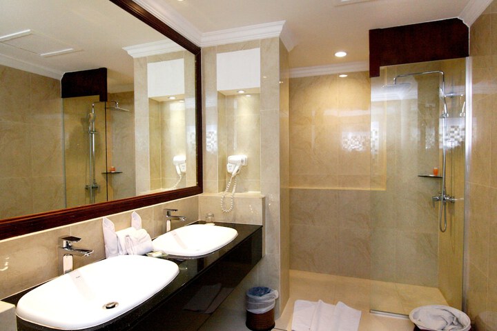 Room 12 of 38