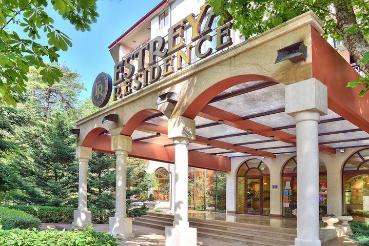 Estreya Palace & Residence
