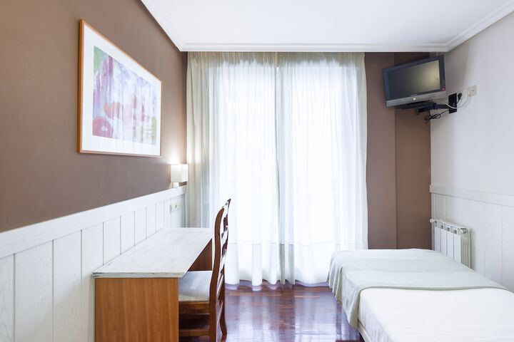 Room 8 of 76