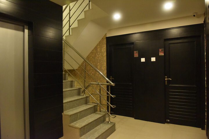 Room 15 of 33