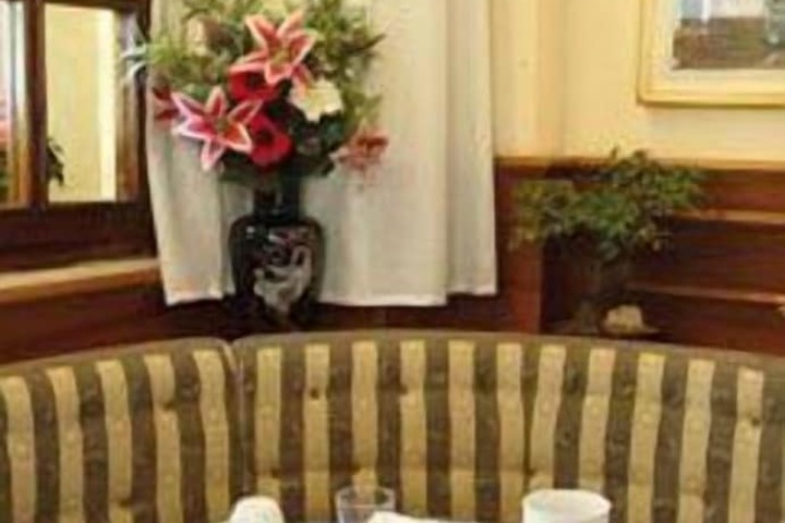 Dining 16 of 22