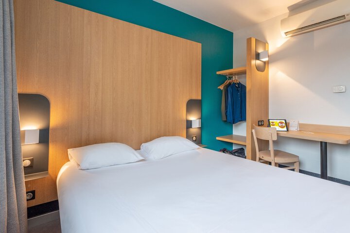 Room 13 of 66