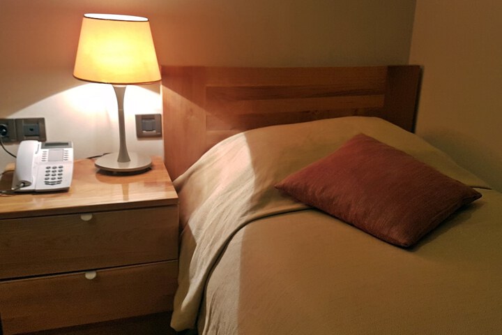 Room 10 of 38