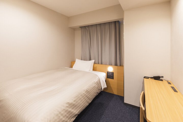 Room 8 of 75