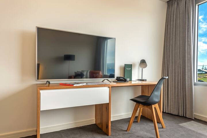 Room 5 of 148