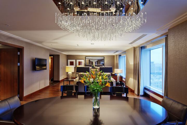 Room 16 of 130