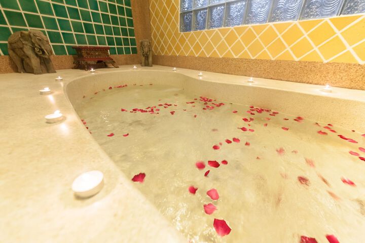 Hot Tub 51 of 100