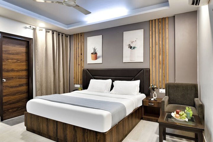 Room 32 of 74